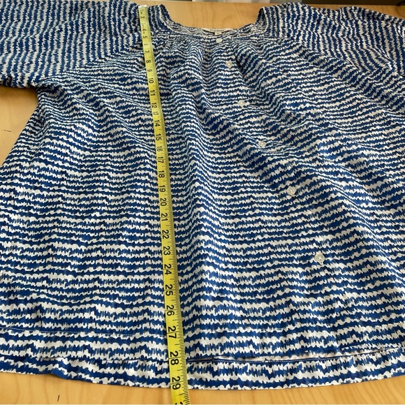 Tucker Silk Blend Women’s Blouse Size XL Blue White Blurred Stripes Pearl Button - Picture 9 of 10